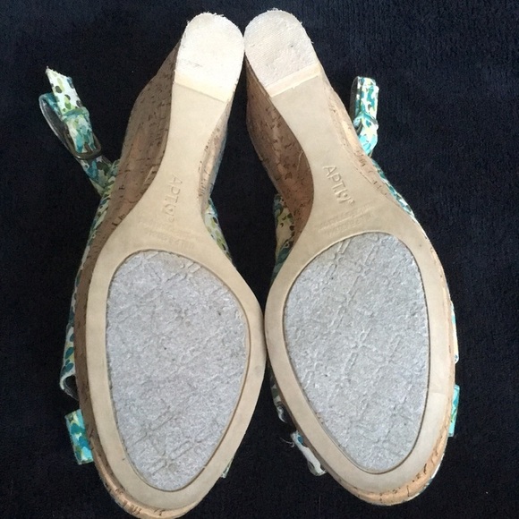 Apt 9 Green And Blue Open Toe Wedges Women’s Shoes - Picture 12 of 13